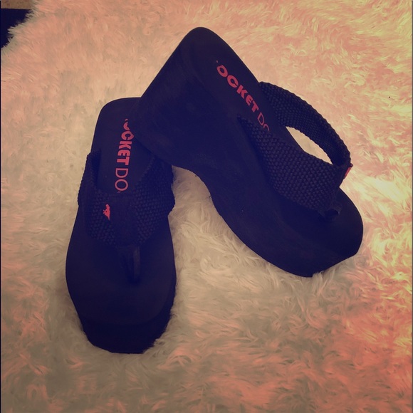 rocket dog white flip flops